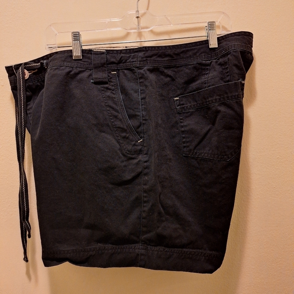 Natural Reflections Shorts - Picture 3 of 4